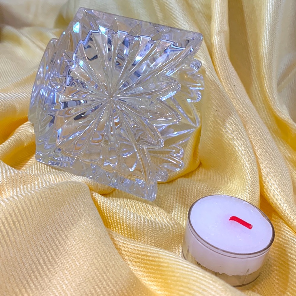 Mikasa Fire Blossom Full Lead Crystal Triangle Tea-light CandleHolder - Picture 5 of 7
